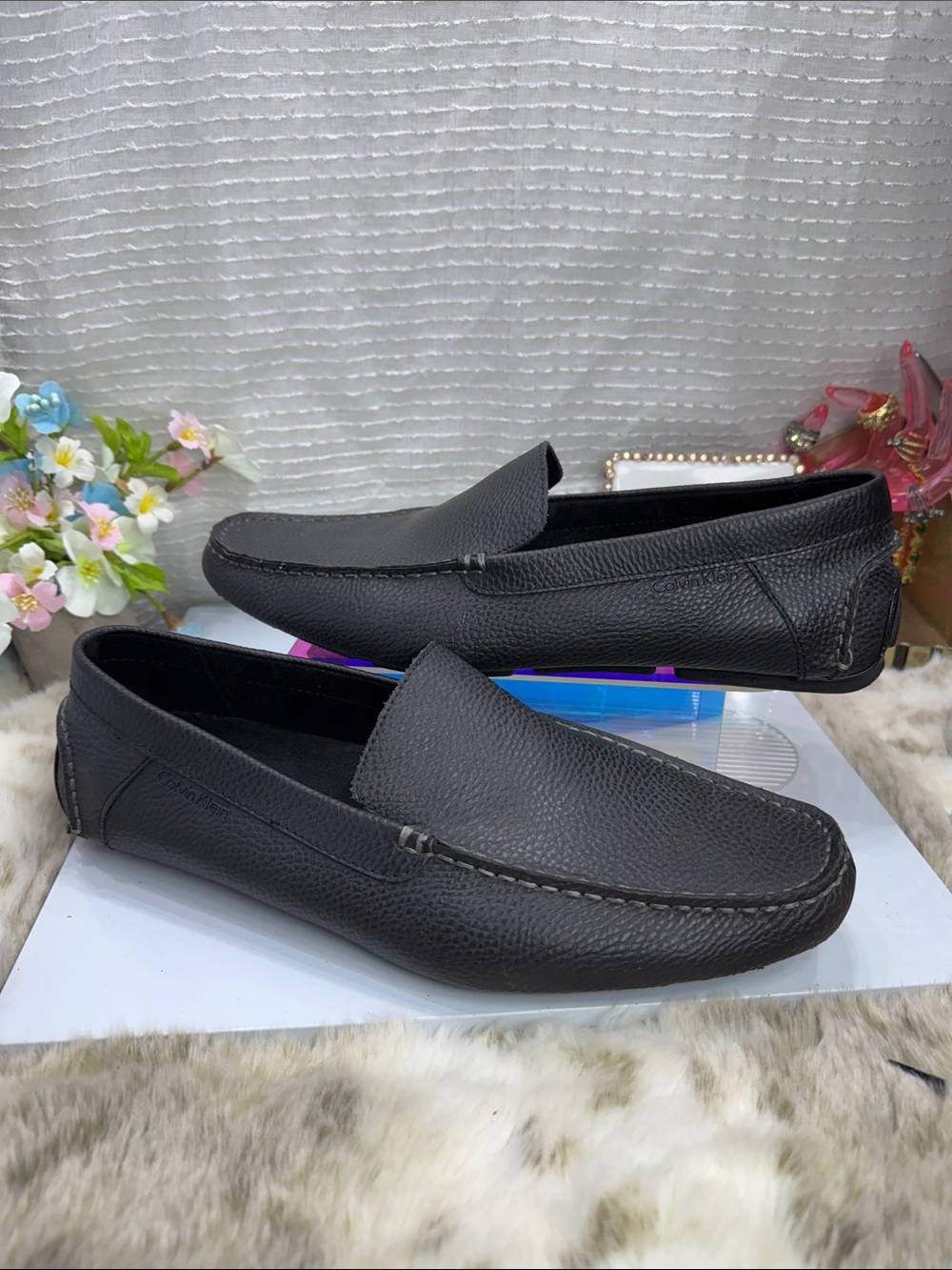 (E2) CALVIN KLEIN
Kaleb Men's Black Loafers, Size 12 M